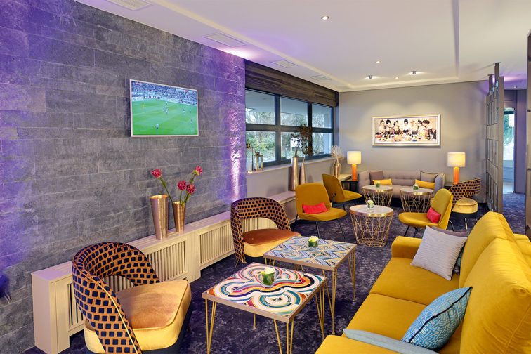 Wine bar lounge
