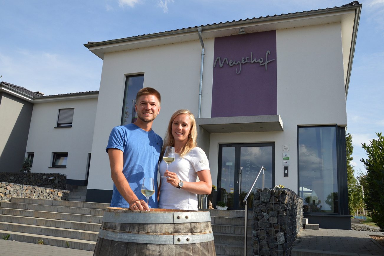 Sebastian and Alina Engel in front of the Vinothek Meyerhof