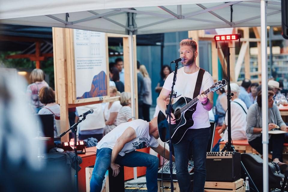 Musicien avec guitare
