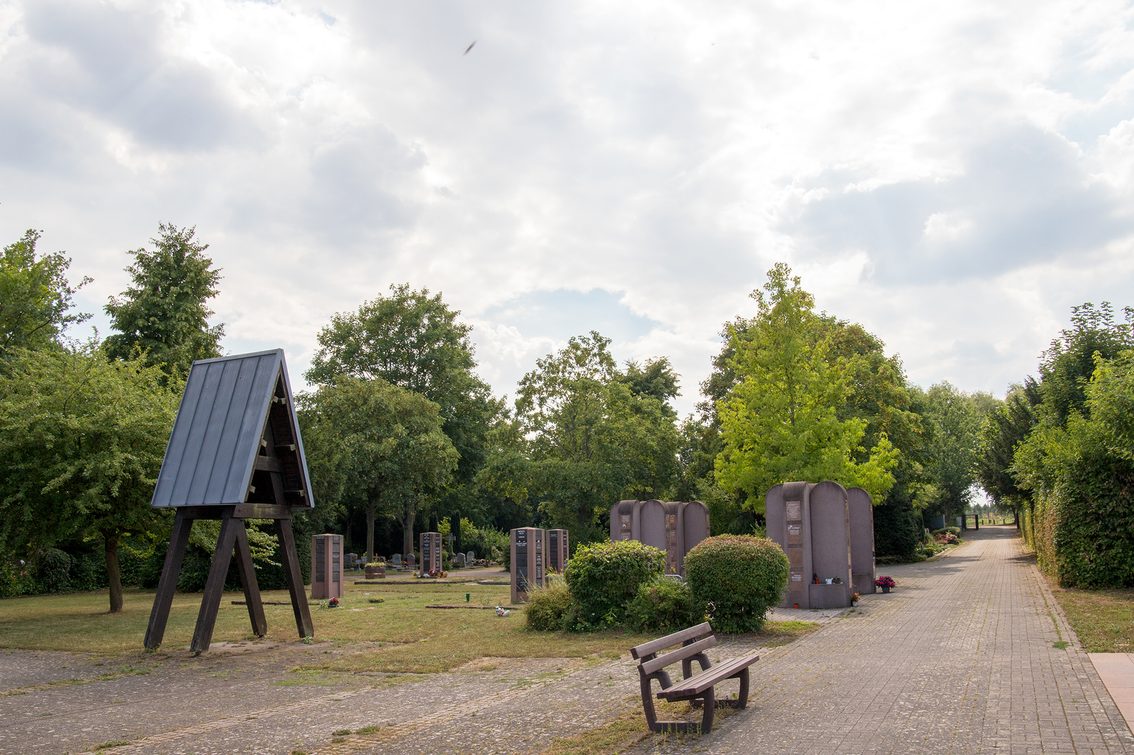 Andächtig: Eine Momentaufnahme auf dem Bezirksfriedhof Mainz-West.