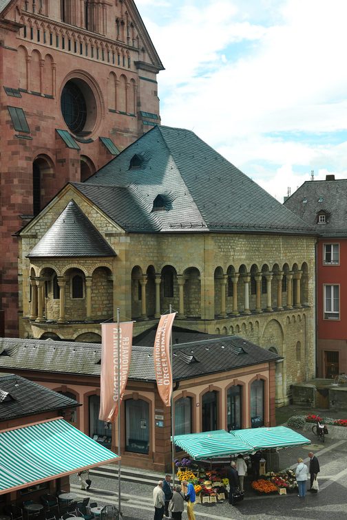 Gotthard-Kapelle vor dem Dom