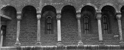 Die Zwerggalerie der Gotthardkapelle um 1964