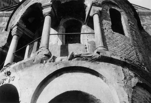 Die Apsis der Gotthardkapelle nach 1945