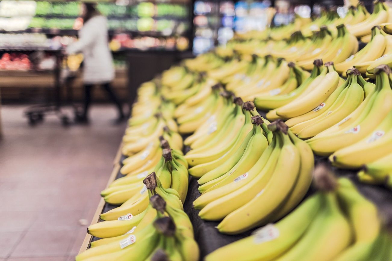 Plátanos en el supermercado
