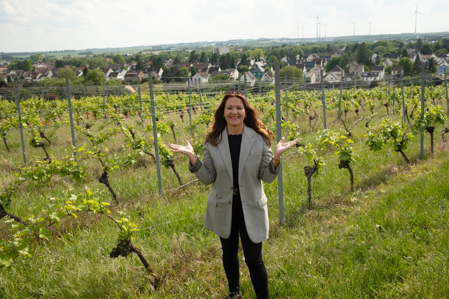 Wirtschaftsdezernentin Manuela Matz in einem Weinberg, ihrem Lieblingsort in Mainz