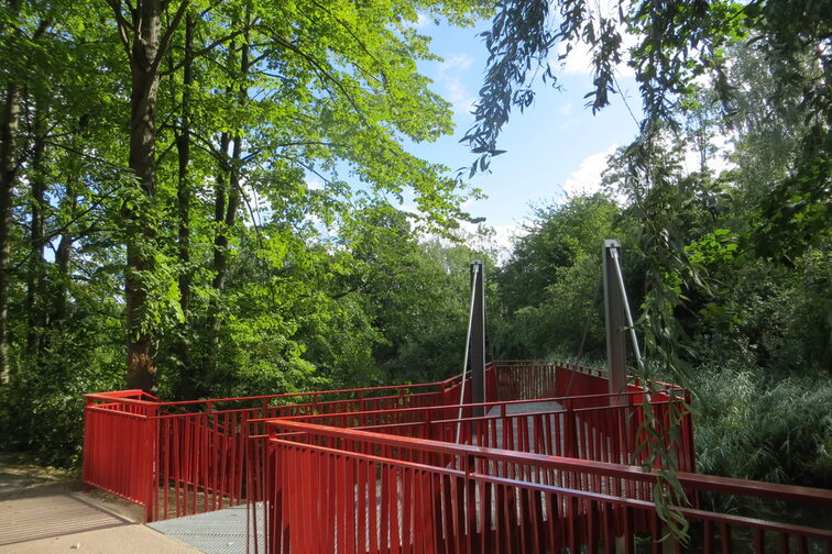 Steg über den Teich