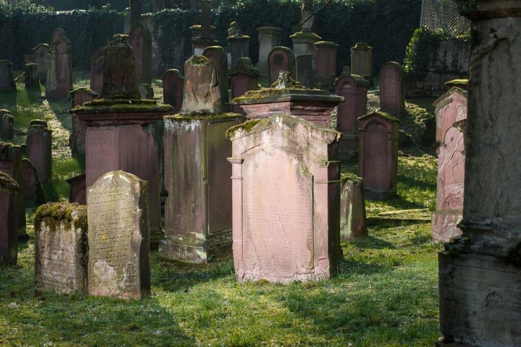 Żydowskie nagrobki ze średniowiecznej Magenzy (Zdjęcie: Carsten Costard)