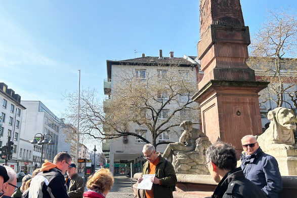 Die Gruppe am Neubrunnenplatz
