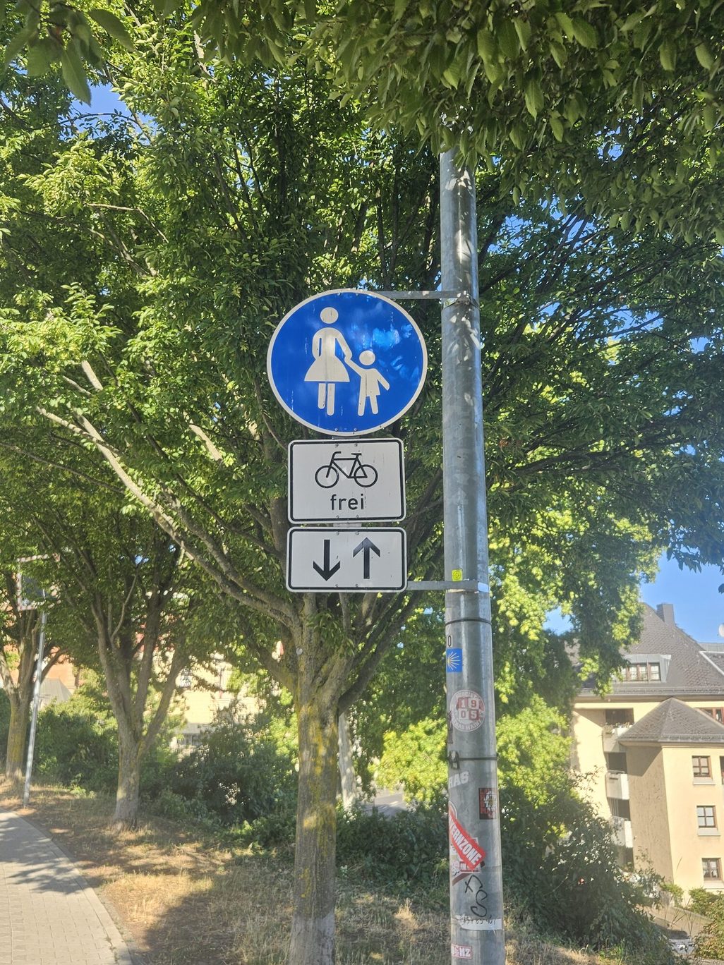 Trottoir – Accès libre aux vélos