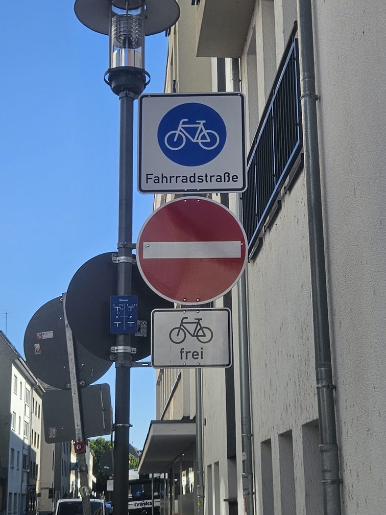 Rue à sens unique – Circulation à vélo autorisée