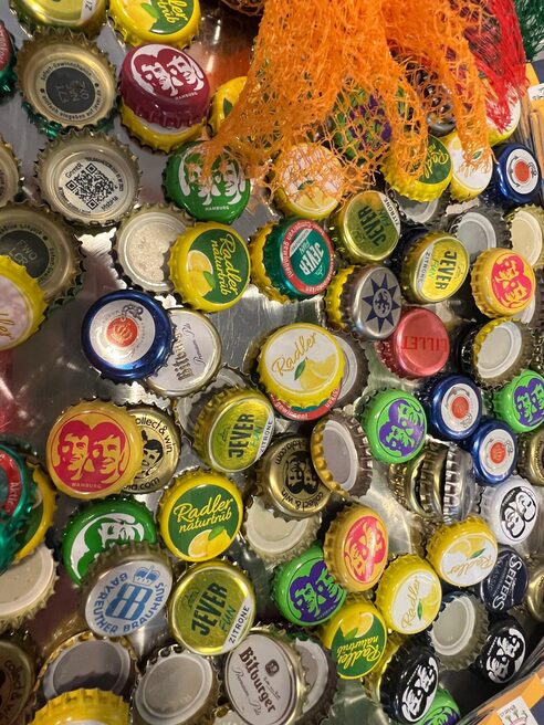 Raccogliere i tappi a corona