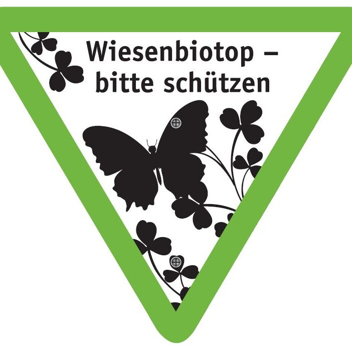 Hinweisschild Wiesenbiotop