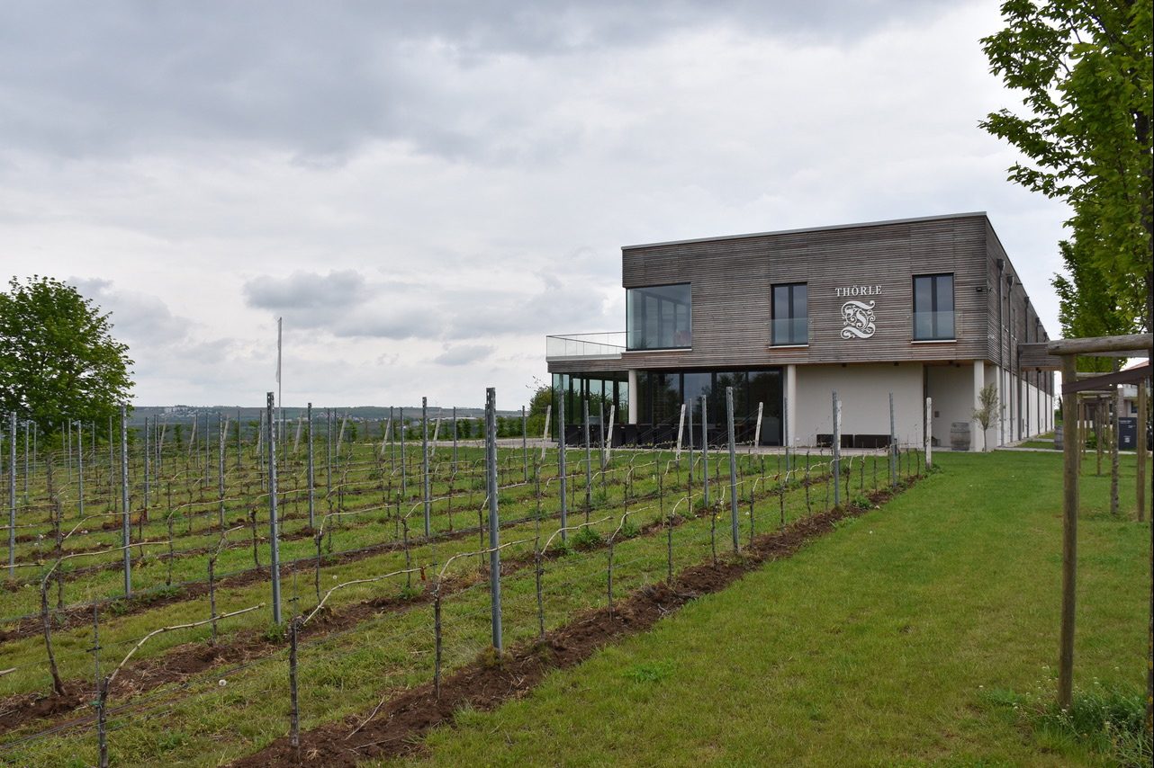 Vista exterior de la bodega