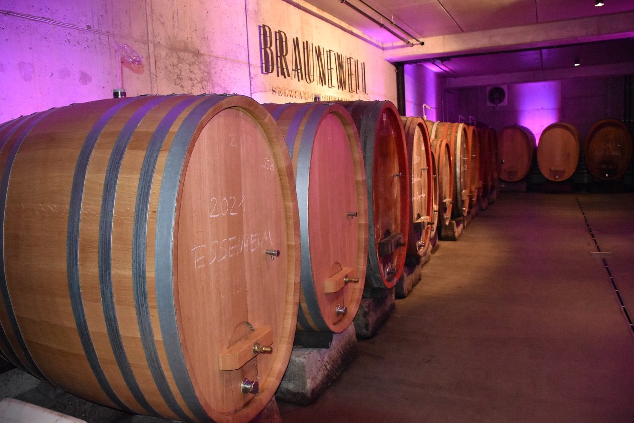 Tonneaux de vin au domaine Braunewell