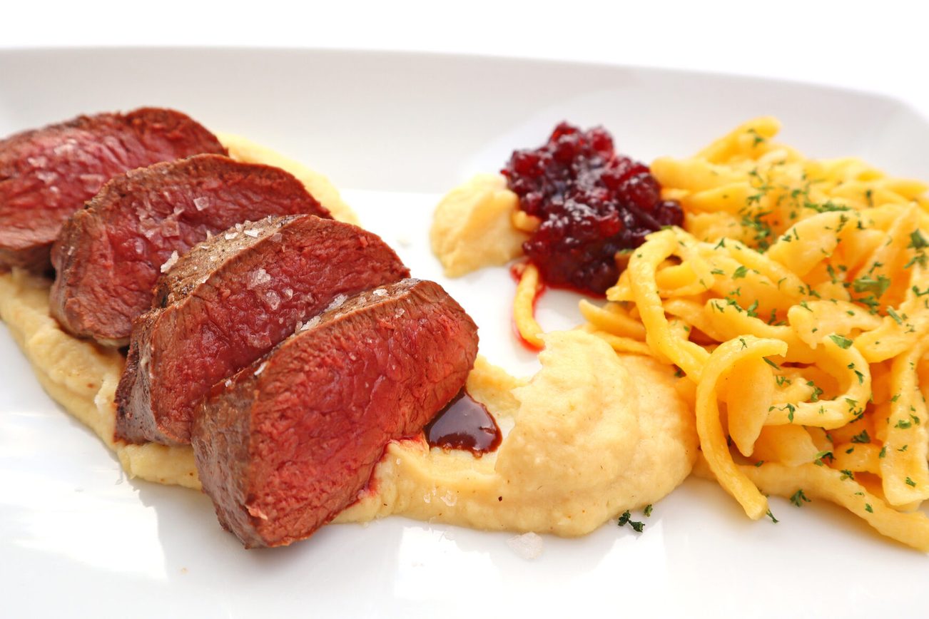 Arrosto di cervo dalla gamba