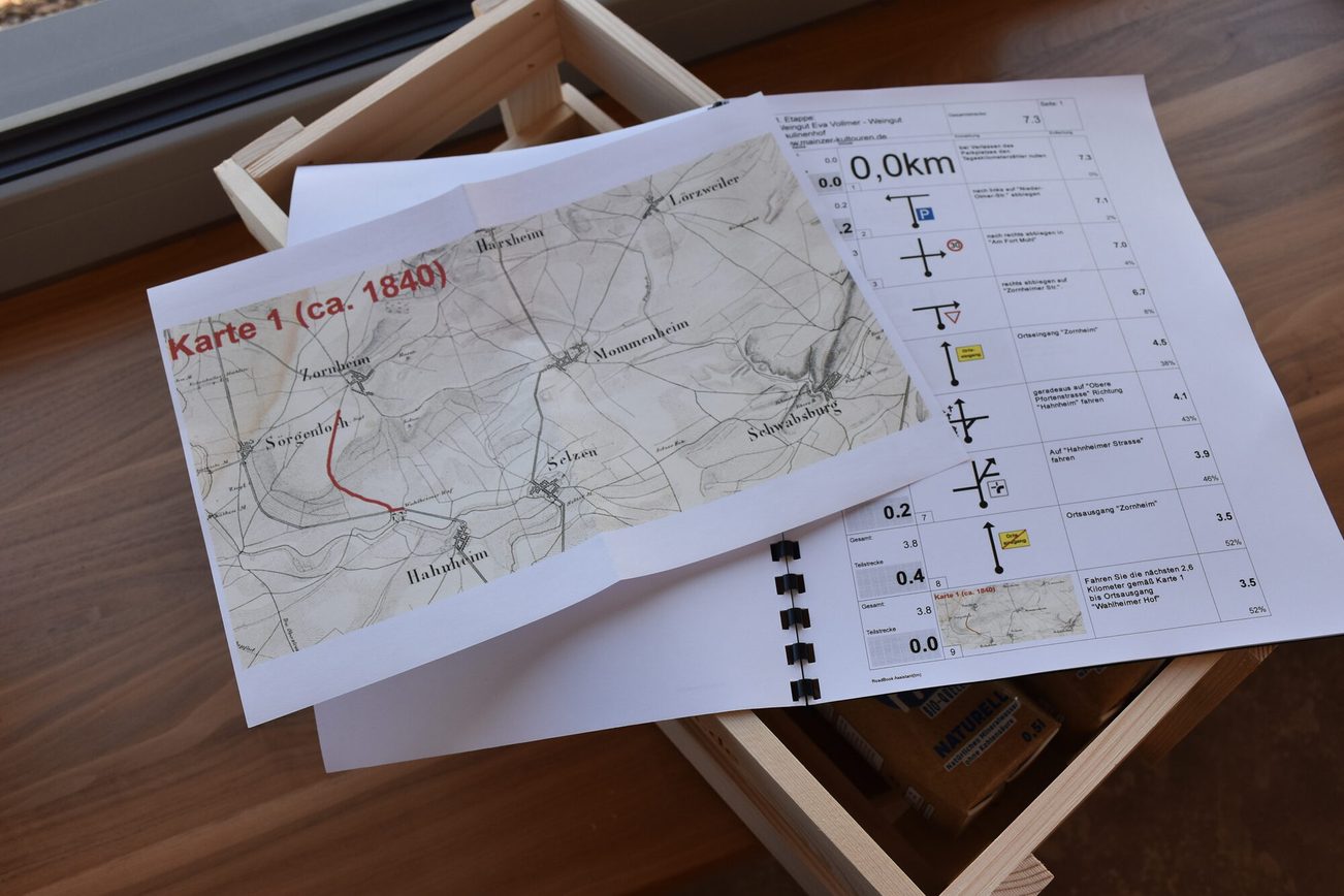 Cassa di vino e "road book"