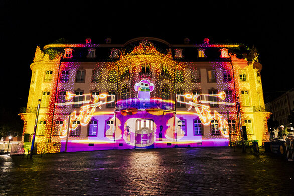 Der Mainzer Gebäude erstrahlen in außergewöhnlichem Licht.