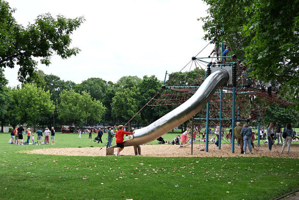 Klettergerüst im Volkspark