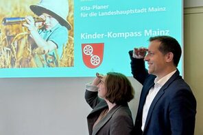 Sozialdezernentin Schmöller und OB Haase bei PK zu Kinder-Kompass © Landeshauptstadt Mainz