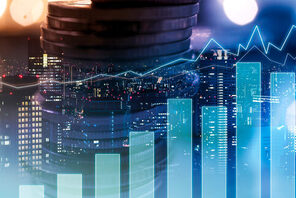 Grafik mit einem Diagramm im Hintergrund eine Städteskyline und Geldmünzen &copy; AdobeStock / nummer1411