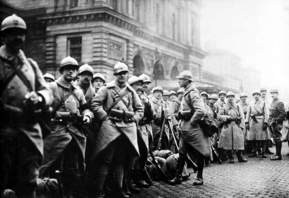 Französische Soldaten am Mainzer Hauptbahnhof am 9. Dezember 1918 (BPSF / 12100 A; Foto Heinrich Doerr)