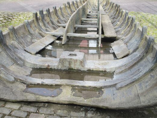 Ähnlich wie hier nachgebildet, wurden römische Kriegsschiffe im Boden entdeckt.