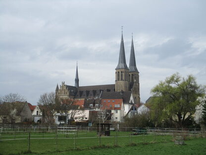 Blick auf die katholische Kirche in Gonsenheim