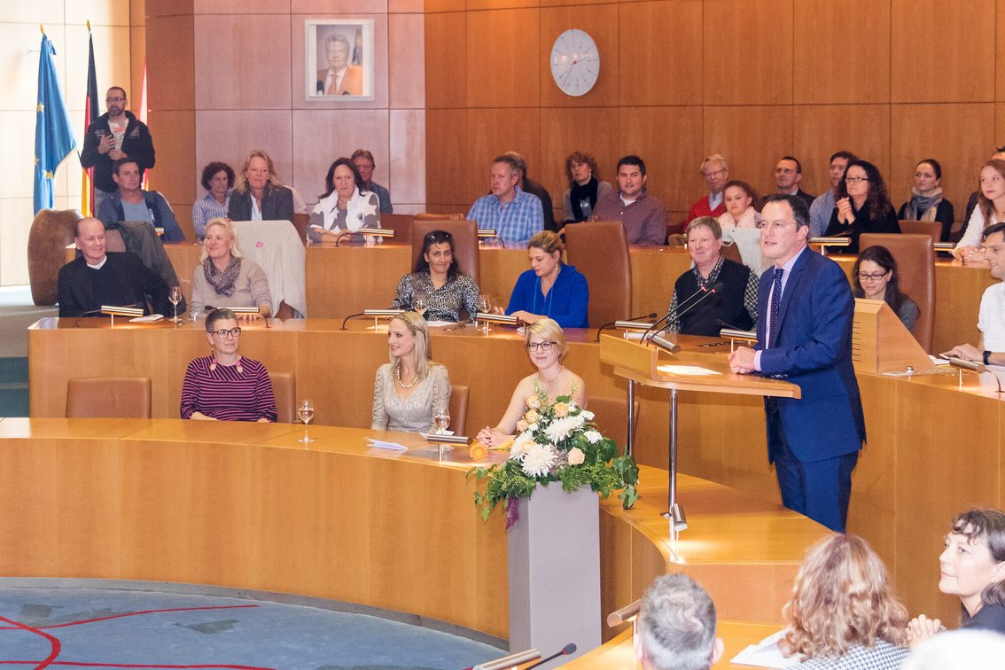 Le maire Michael Ebling lors du discours d'introduction dans la salle du conseil municipal
