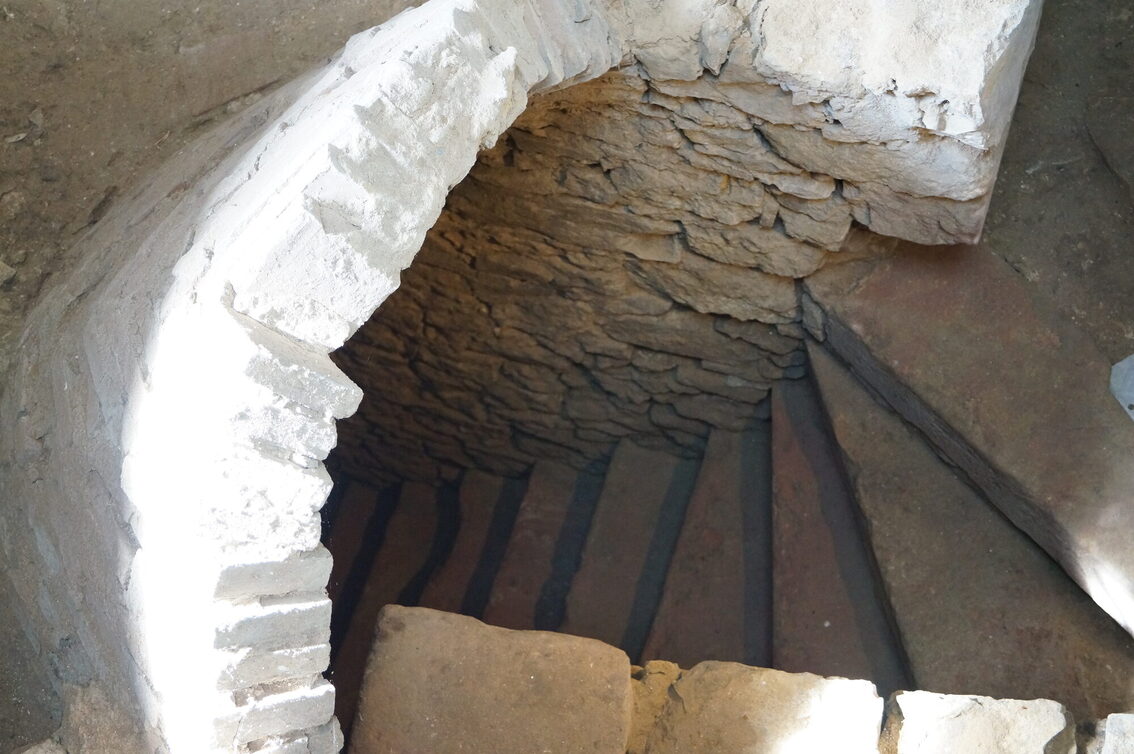 Zugang zu den alten Mikwen