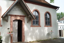 Bildergalerie Synagoge Weisenau/Mikwen Eingang zur Synagoge Weisenau Die Synagoge wurde 1996 eingeweiht.