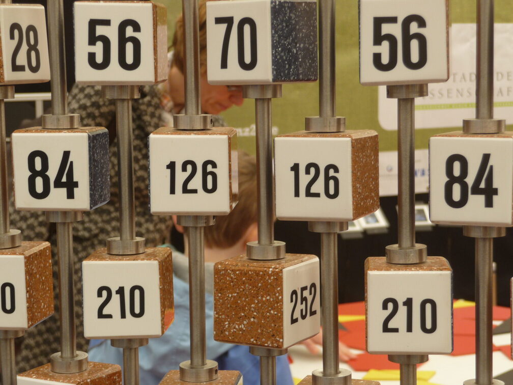 Zahlenreihen in der Ausstellung "Mathematik be-greifen"