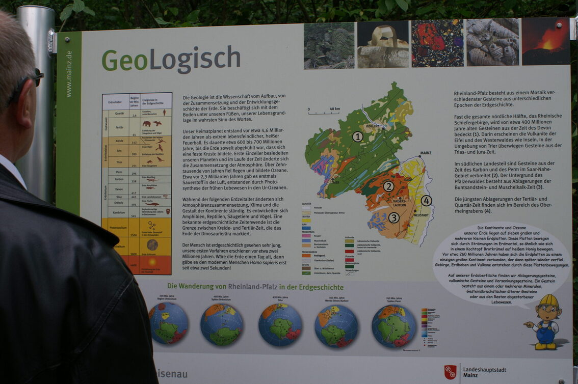 Eine Tafel des neuen Geopfads in Mainz-Weisenau