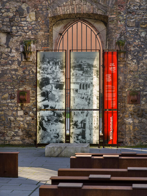 Mahnmal St. Christoph, Infotafeln