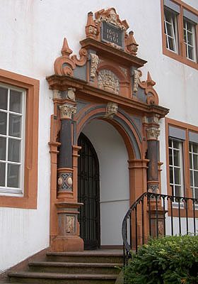 Wspaniały portal wejściowy Starej Zbrojowni