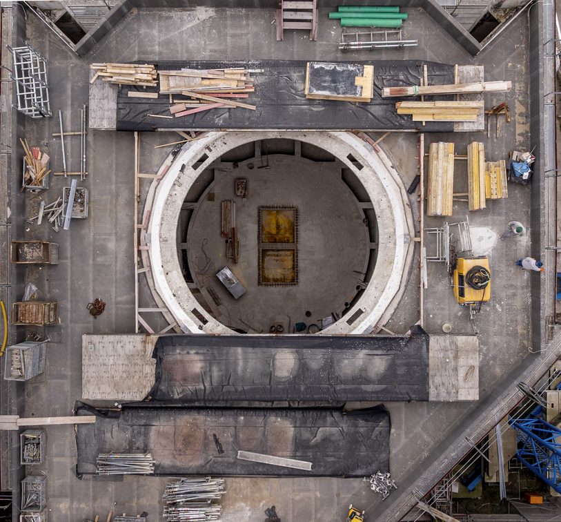 Vue d'en hauta sur les travaux de construction de l'hôtel de ville