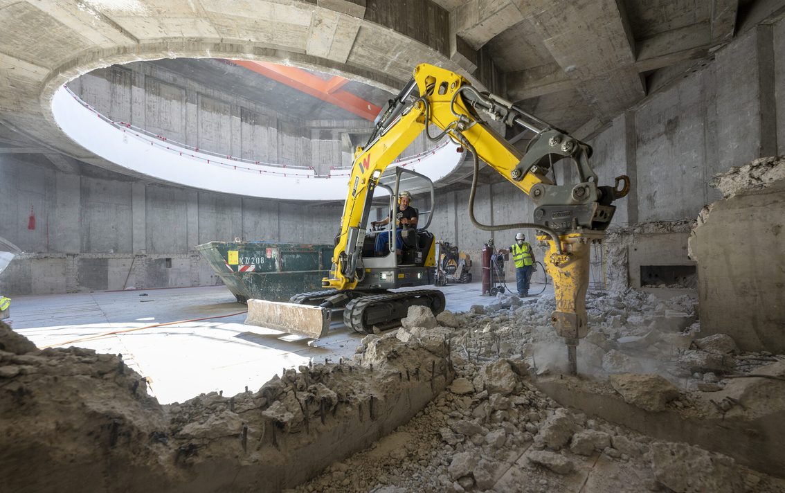 Bagger im Ratssaal.