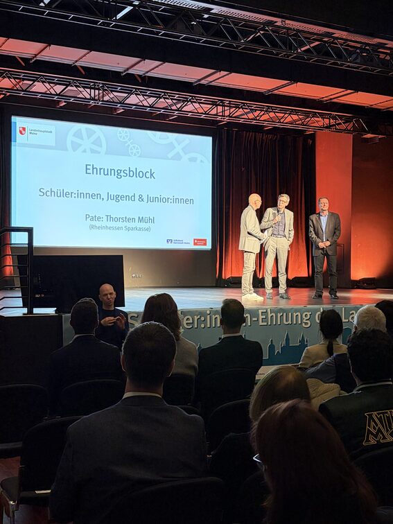 Thorsten Mühl von der Rheinhessen Sparkasse bei der Sportler:innen-Ehrung 2026
