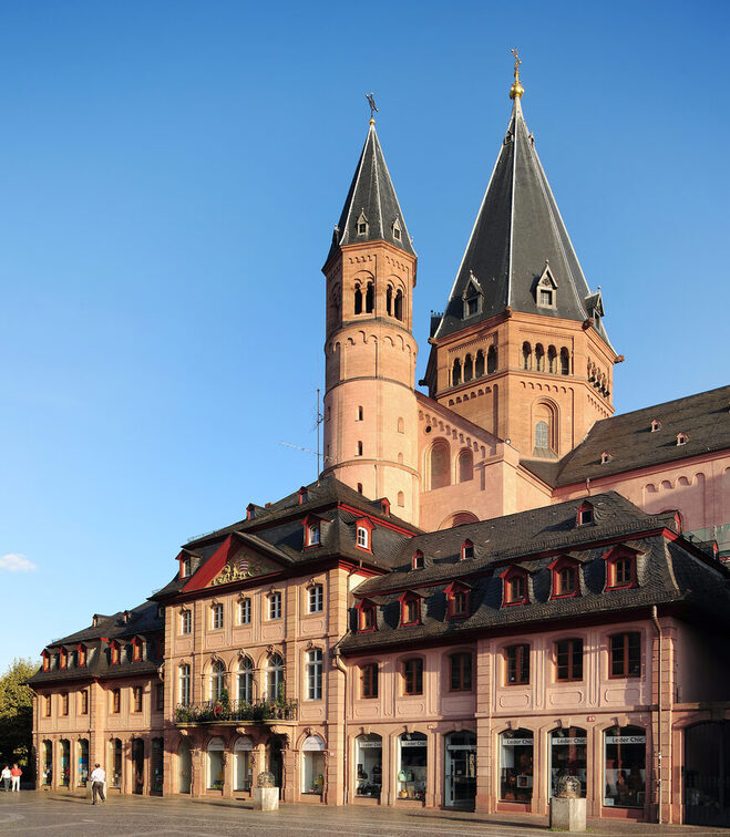 Domhäuser vor dem Ostturm