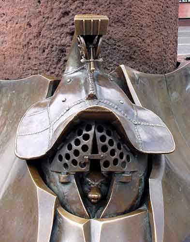 Der nachempfundene Helm eines römischen Legionärs