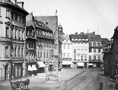 Photo avec vue sur la Liebfrauenplatz ; avant 1890