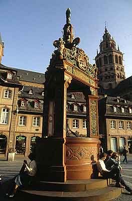 La fontaine du marché devant la cathédrale de Mayence