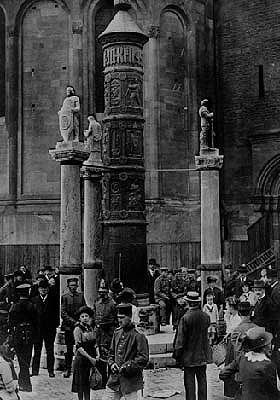 La colonna della guerra o dei chiodi come cartolina. Un motivo dell'anno 1916.