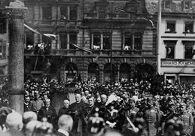 Completamento della chiodatura della colonna il 20 agosto 1916