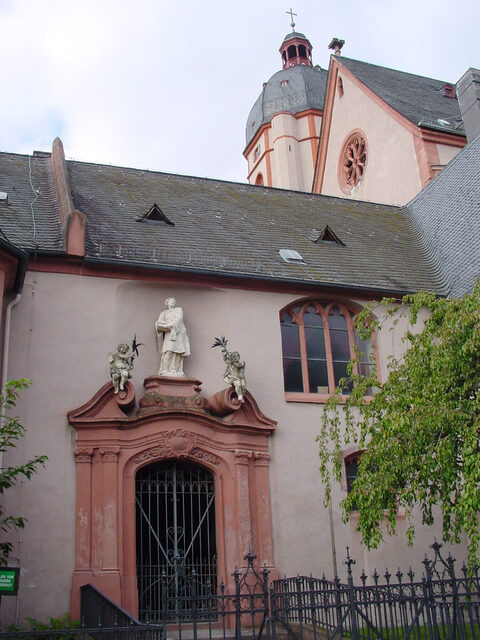 Portal und Turm von St. Stephan