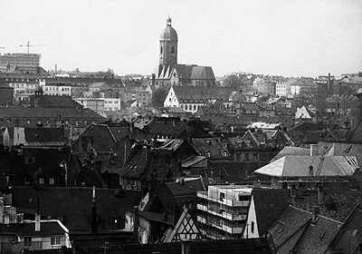 St. Stephan inmitten des Mainzer Häusermeeres 1966