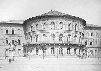 Das Theater um 1870 mit deutlich sichtbarem Auditorium