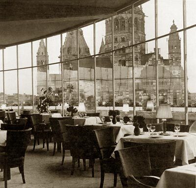 Altes Dachrestaurant mit Blick auf Dom