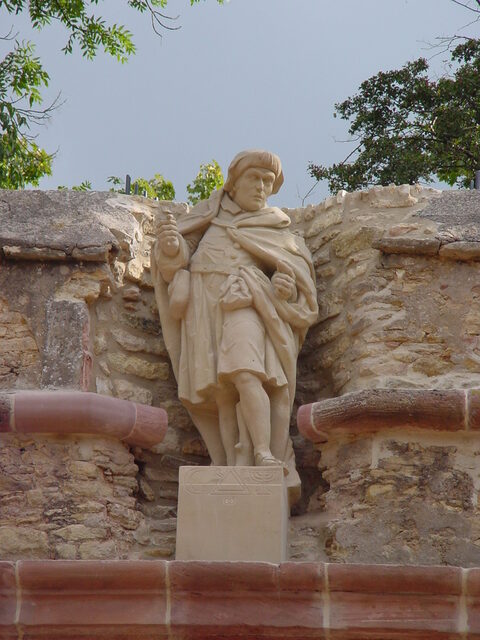 Steinfigur St. Jakob am Südportal der Zitadelle