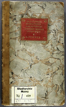 Altes Buch mit marmoriertem Einband, Buchrücken aus Leder.
