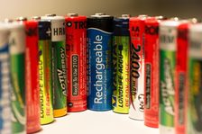 Akkus: Wiederaufladbare Batterien